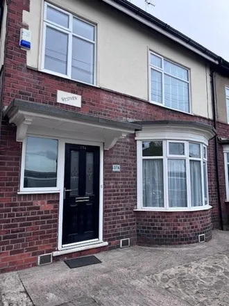Rent this 4 bed duplex on Chanterlands Avenue in Hull, HU5 4EB