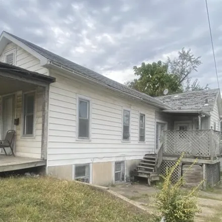 Buy this 2 bed house on 1125 North 4th Street in Quincy, IL 62301