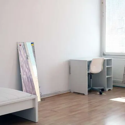 Rent this 3 bed apartment on Bismarckstraße/Leibnizstraße in Leibnizstraße, 10625 Berlin