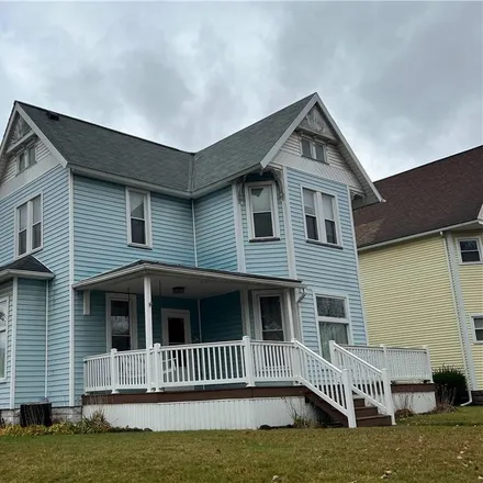 Rent this 3 bed house on 900 North Tuscarawas Avenue in Willow Glen, Dover