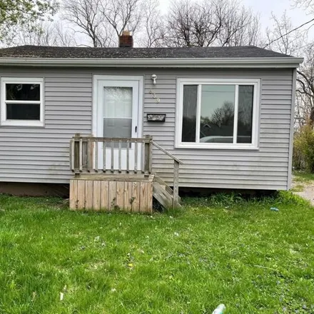 Buy this 2 bed house on 681 Monroe Street in Flint, MI 48503