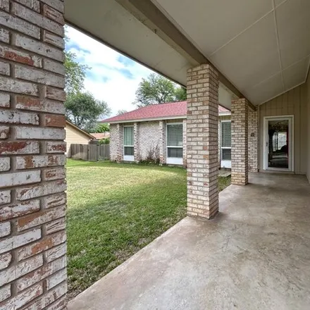 Image 6 - 8396 Brookline, Universal City, Bexar County, TX 78148, USA - House for sale
