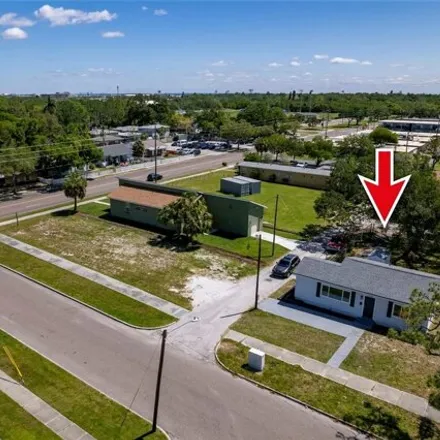 Image 2 - 2242 8th Street South, Saint Petersburg, FL 33705, USA - House for sale