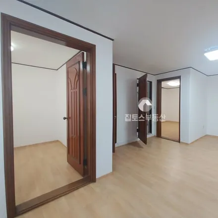 Rent this 2 bed apartment on 서울특별시 강남구 논현동 65-11