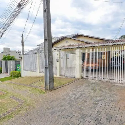 Buy this 5 bed house on Rua Doutor Sátilas do Amaral Camargo 50 in Tingui, Curitiba - PR