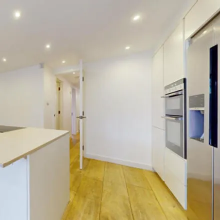 Image 5 - 24 Brocas Close, Primrose Hill, London, NW3 3LD, United Kingdom - Townhouse for sale