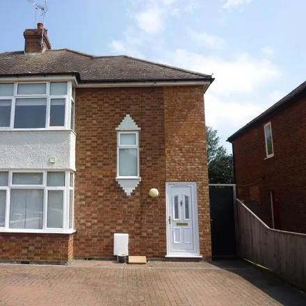 Rent this 4 bed house on 102 Lovell Road in Cambridge, CB4 2QP
