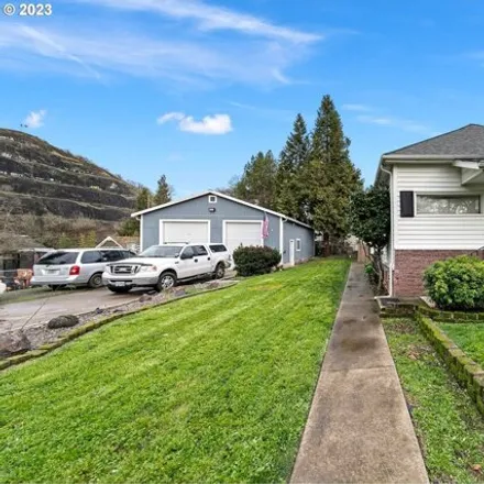 Buy this 4 bed house on 140 Southeast Houck Avenue in Roseburg, OR 97470