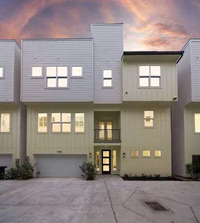 Buy this 3 bed townhouse on 1049 West 24th Street in Houston, TX 77008