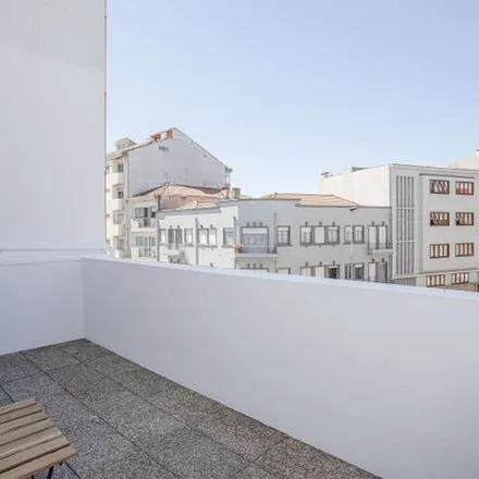 Rent this 4 bed apartment on Avenida de Fernão de Magalhães 22 in 16, 661