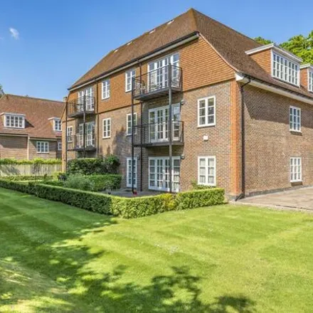 Buy this 2 bed apartment on London Road in Sunningdale, SL5 0EY