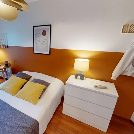 Rent this 5 bed room on 222 avenue de Versailles