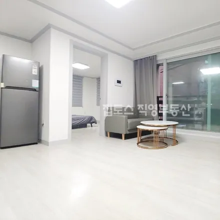 Rent this 1 bed apartment on 서울특별시 강남구 역삼동 685-18