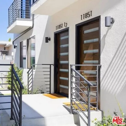 Image 3 - 11821 Dehougne Street, Los Angeles, CA 91605, USA - Townhouse for rent