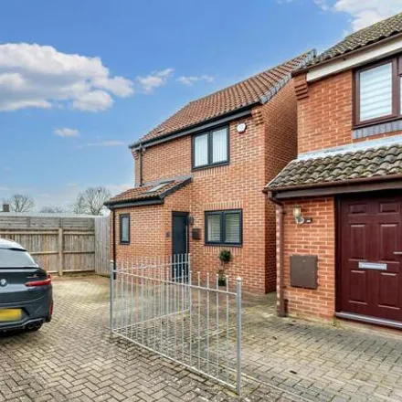 Buy this 3 bed house on Bampton Close in Oxford, Oxfordshire