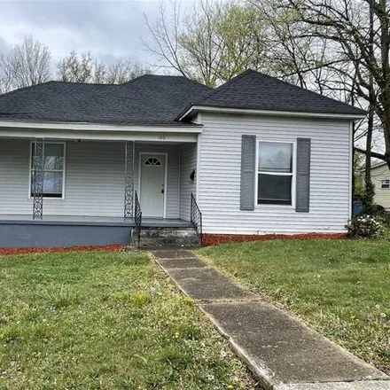 Buy this 2 bed house on Chestnut Lane in Glasgow, KY 42141