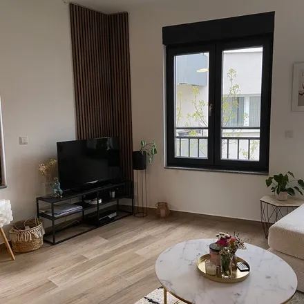 Rent this 3 bed apartment on Mittlerer Hasenpfad 8 in 60598 Frankfurt, Germany
