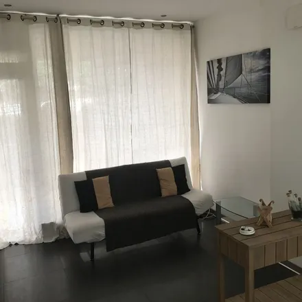 Rent this 2 bed apartment on 4 Rue Saint-Pierre in 34062 Montpellier, France