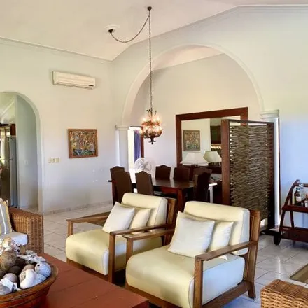 Image 8 - Luxury Villas $ 685 - House for sale
