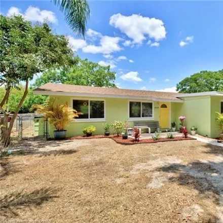Buy this 4 bed house on 1150 Rialto Avenue in Sebring, FL 33870