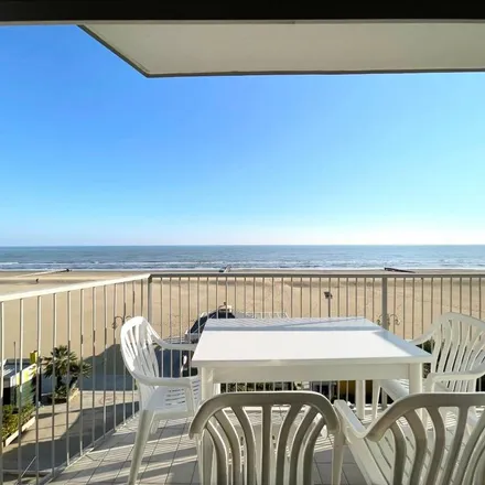 Rent this 2 bed apartment on Rooster's pub in Largo Tempini 42, 30016 Jesolo VE