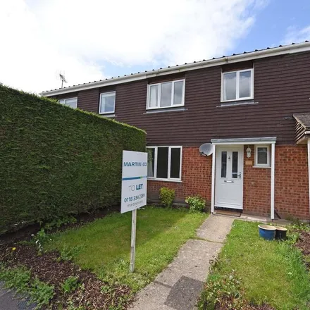 Rent this 3 bed townhouse on Drake Close in Finchampstead, RG40 4EQ
