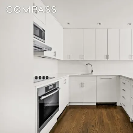 Image 3 - 150 West 57th Street, New York, NY 10019, USA - Condo for sale