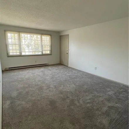 Image 2 - College Street, Clinton, CT 06413, USA - Apartment for rent