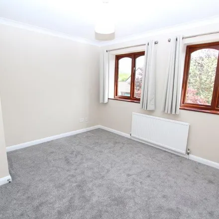 Rent this 2 bed apartment on Lollards Close in Chesham Bois, HP6 5JL