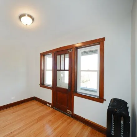 Image 8 - 4101 West Barry Avenue, Chicago, IL 60641, USA - House for rent