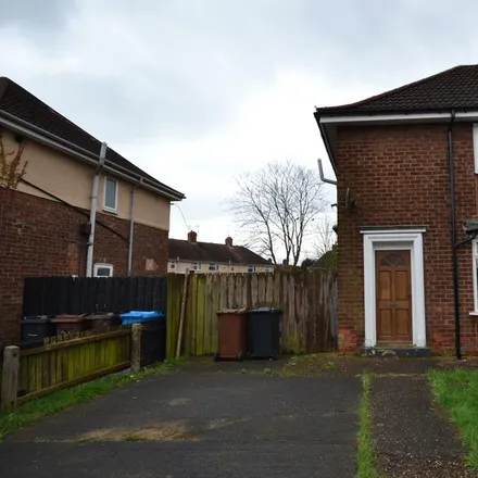 Rent this 3 bed townhouse on 8th Avenue in Hull, HU6 9LB