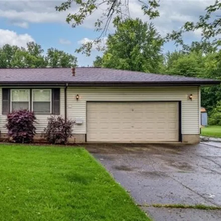 Buy this 3 bed house on 4095 Fairlawn Hts Drive Southeast in Warren, OH 44484