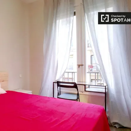 Rent this 5 bed room on Calle del General Díaz Porlier in 34, 28001 Madrid
