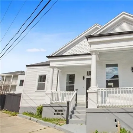 Buy this 3 bed house on 711 Felicity Street in New Orleans, LA 70130