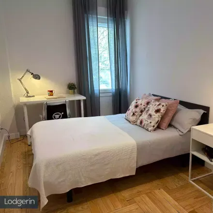 Image 2 - Calle del Jardín de San Federico, 15, 28009 Madrid, Spain - Room for rent