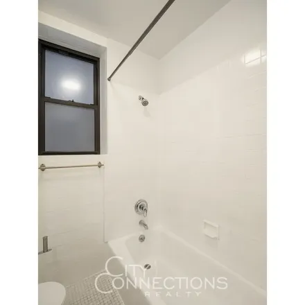 Image 9 - 354 West 18th Street, New York, NY 10011, USA - Apartment for rent