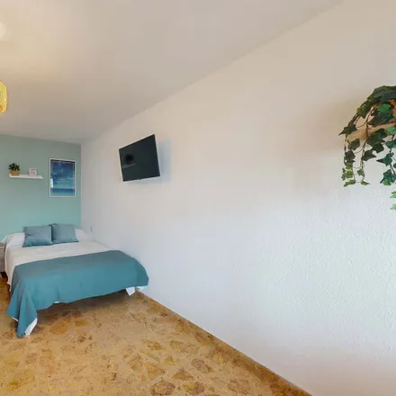 Rent this 6 bed apartment on Avinguda de Peris i Valero in 93, 46006 Valencia