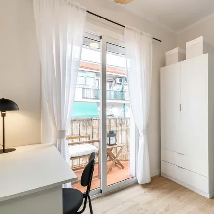 Rent this 4 bed room on Carrer de Llinars del Vallès in 7B, 08030 Barcelona