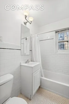 Image 6 - 456 West 37th Street, New York, NY 10018, USA - House for rent