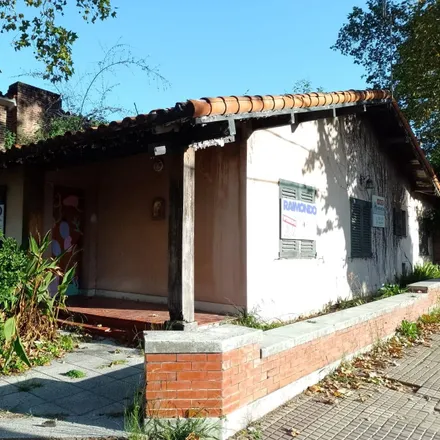 Buy this studio house on Avenida Amenedo 890 in Adrogué, Argentina
