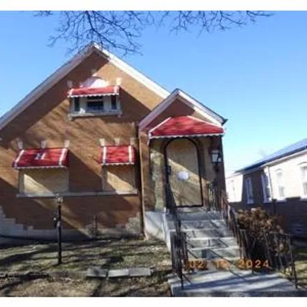 Buy this 3 bed house on 9766 South Ingleside Avenue in Chicago, IL 60628