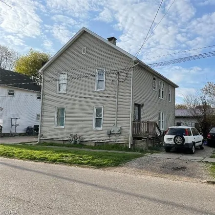 Buy this 4 bed house on 744 West 52nd Street in Ashtabula, OH 44004