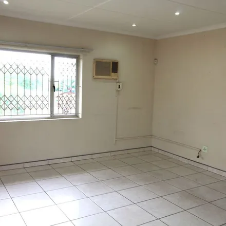 Image 1 - South Road, Escombe, Queensburgh, 4093, South Africa - Apartment for rent