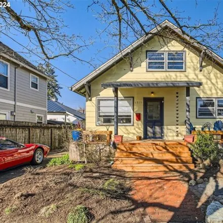 Buy this 3 bed house on 4919 Northeast 35th Place in Portland, OR 97211