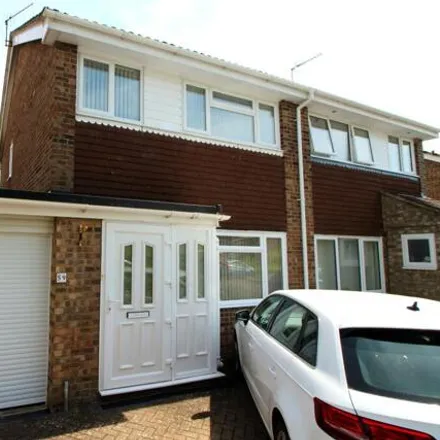 Buy this 3 bed duplex on Wyvern Avenue in Calne, SN11 8NZ