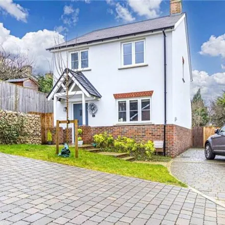 Buy this 3 bed house on Sunnyhill Road in Hemel Hempstead, HP1 1SZ