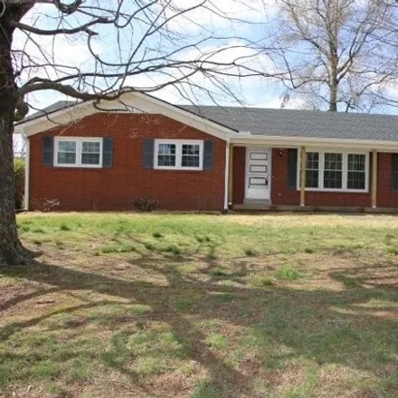 Buy this 3 bed house on 101 Southwest Circle Drive in Scottsville, KY 42164