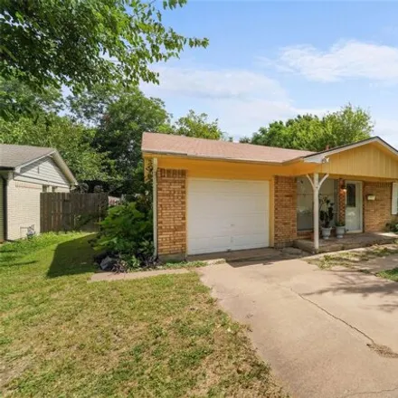 Image 2 - 114 W Dorris Dr, Grand Prairie, Texas, 75051 - House for sale