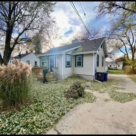 Buy this 2 bed house on 2412 61st Street in Des Moines, IA 50322