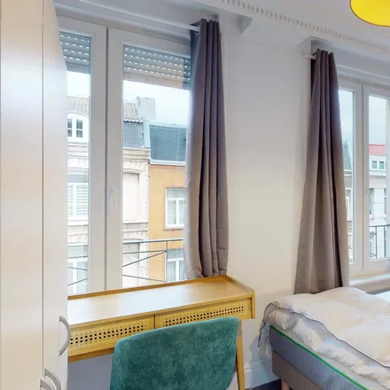 Rent this studio room on 28 Place Sébastopol in 59000 Lille, France